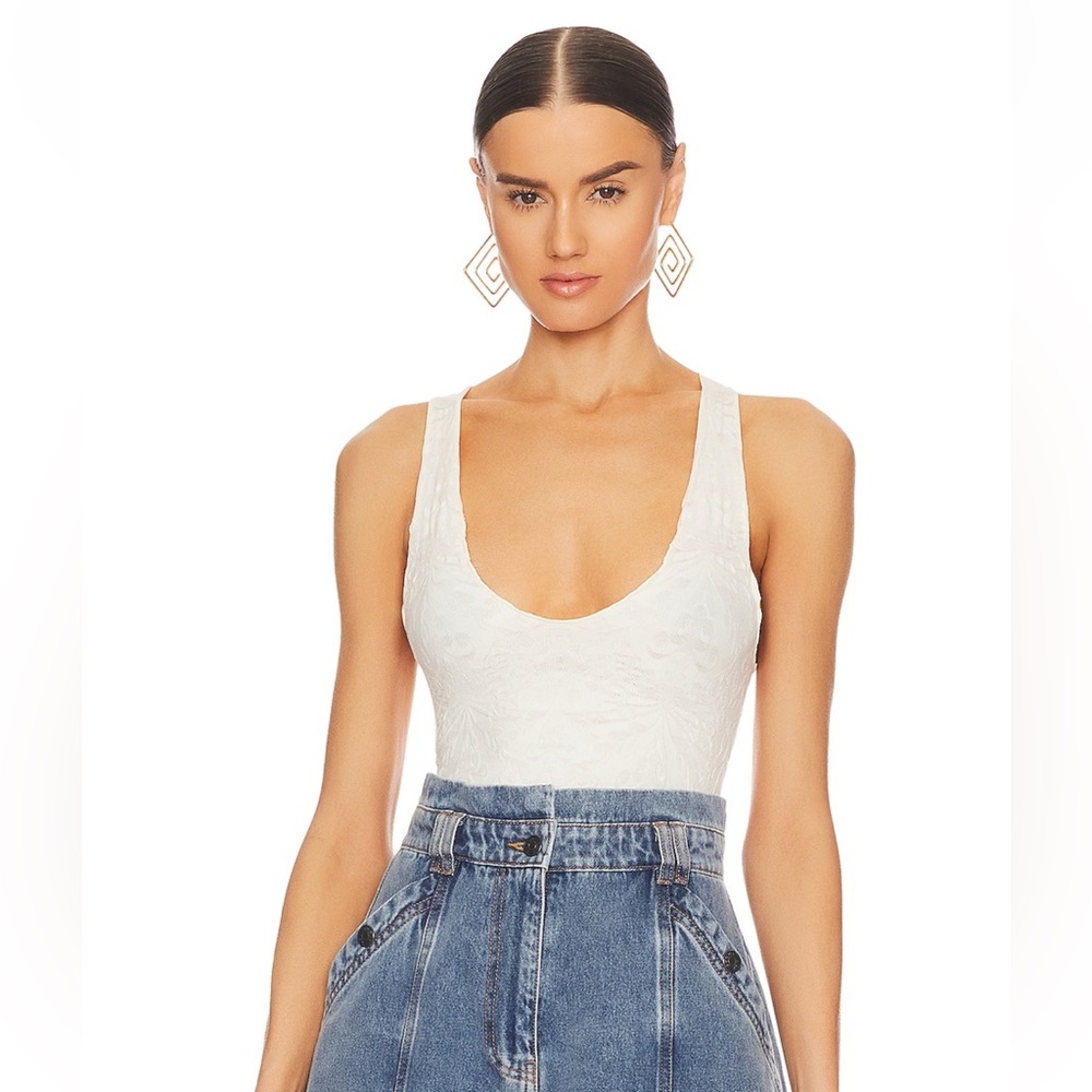 FREE PEOPLE ❤️🔥 NWT TANK IN WHITE/CREAM SIZE LARGE - Picture 2 of 7